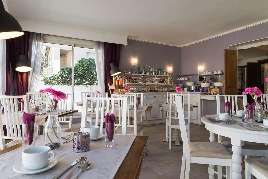 Ogboutique Clair Martigues Hotel